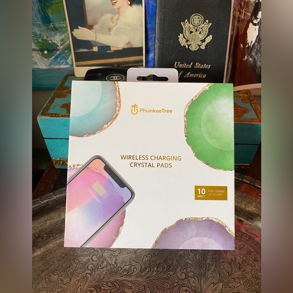 NIB Phunkee Tree PINK Crystal charging pad  Beautiful Gift